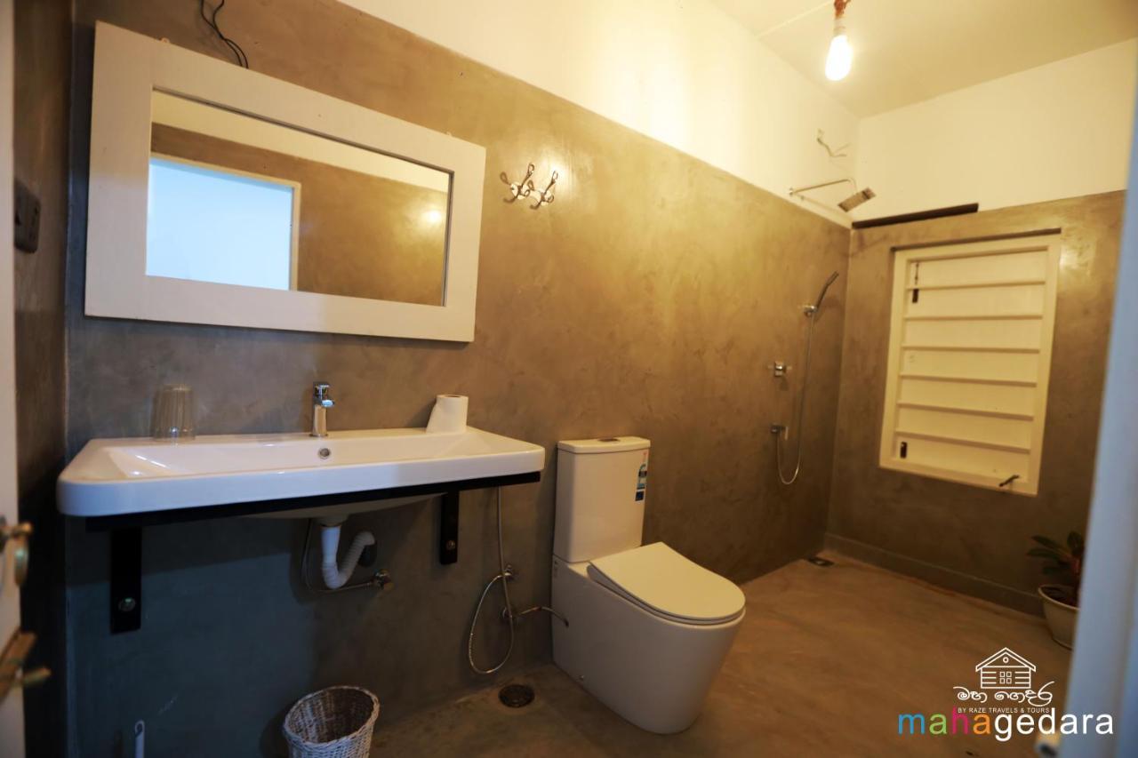 Mahagedara Dickwella Hotel Bagian luar foto