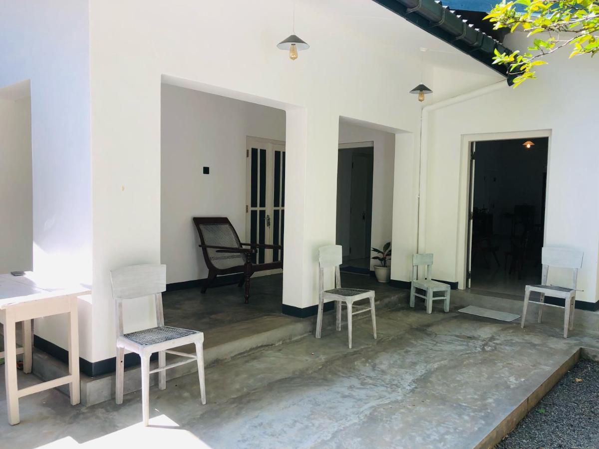 Mahagedara Dickwella Hotel Bagian luar foto