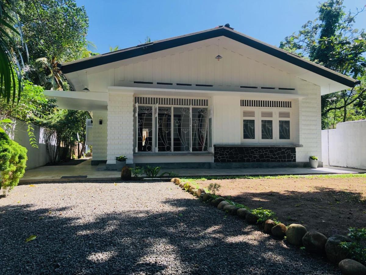 Mahagedara Dickwella Hotel Bagian luar foto