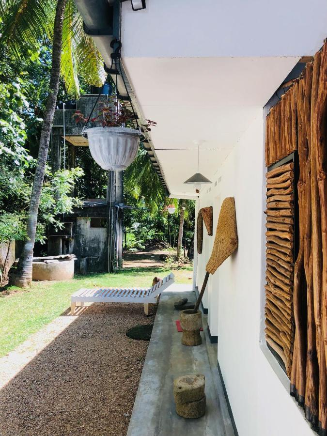Mahagedara Dickwella Hotel Bagian luar foto