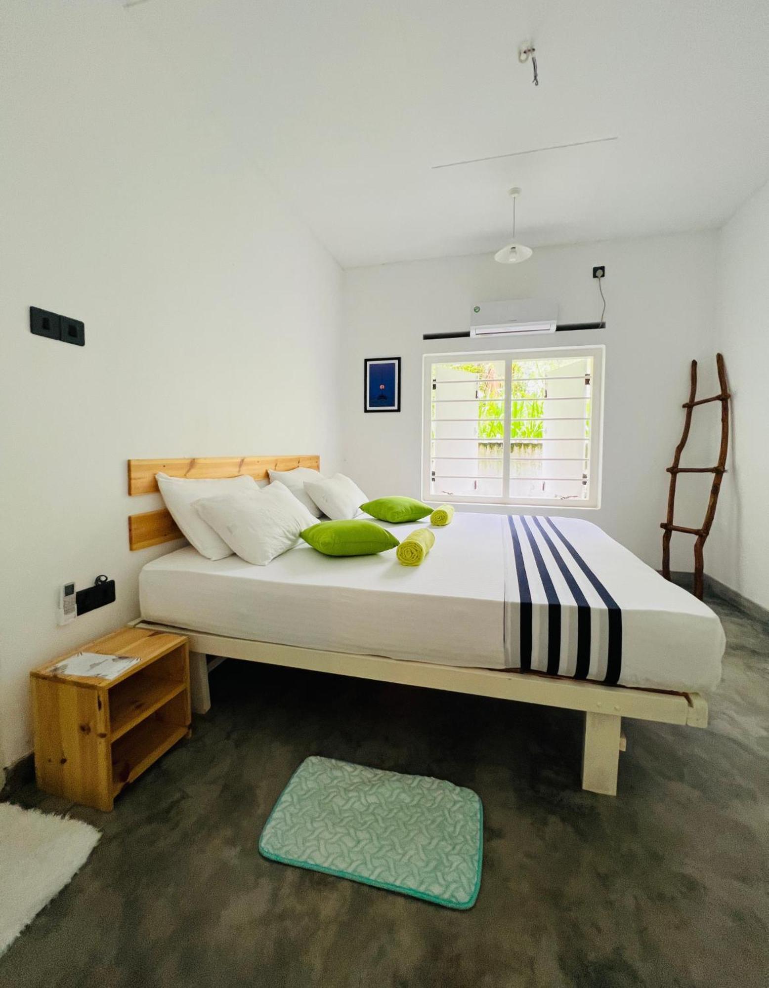 Mahagedara Dickwella Hotel Bagian luar foto